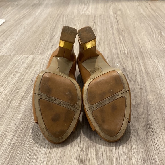 Nine West | Tan Leather with Gold Heel Accent Open Toe Pumps | Size 7.5 - Picture 6 of 7